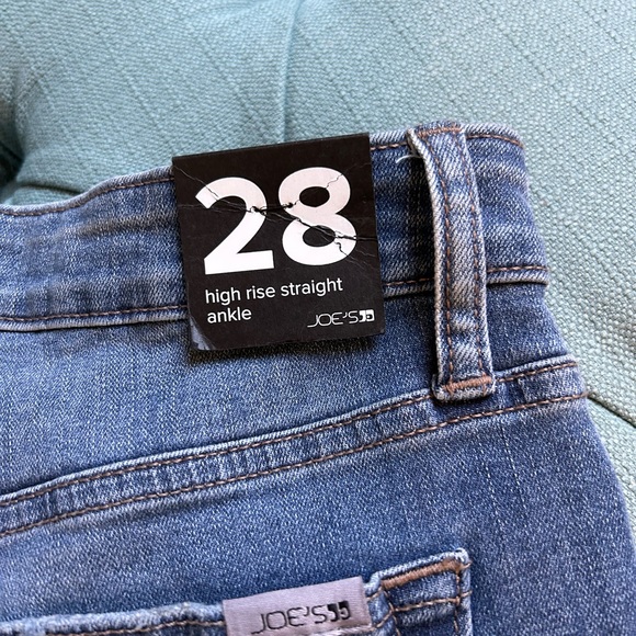 Joe’s Jeans High Rise Straight Ankle - Picture 3 of 6